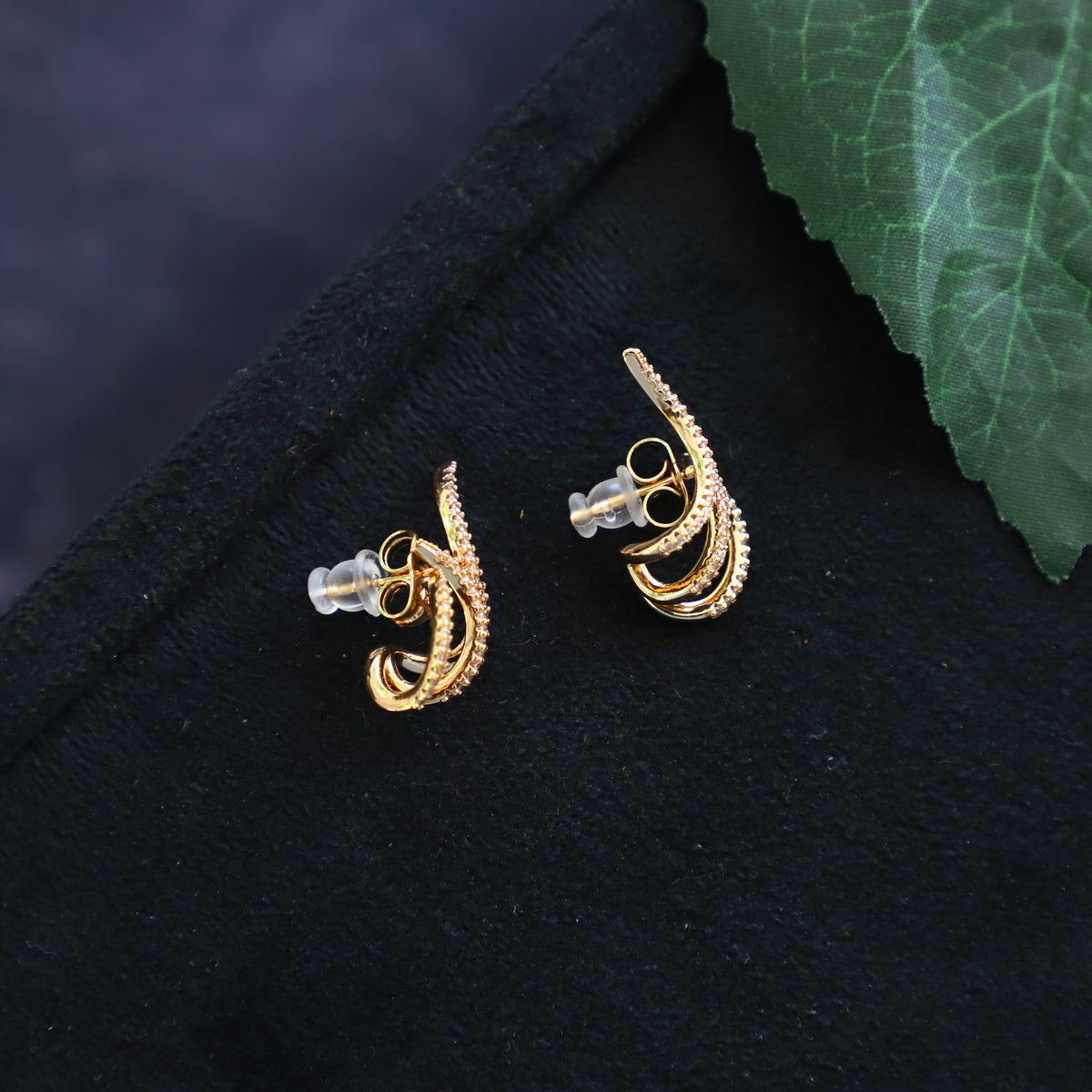 WALRUS EARRING