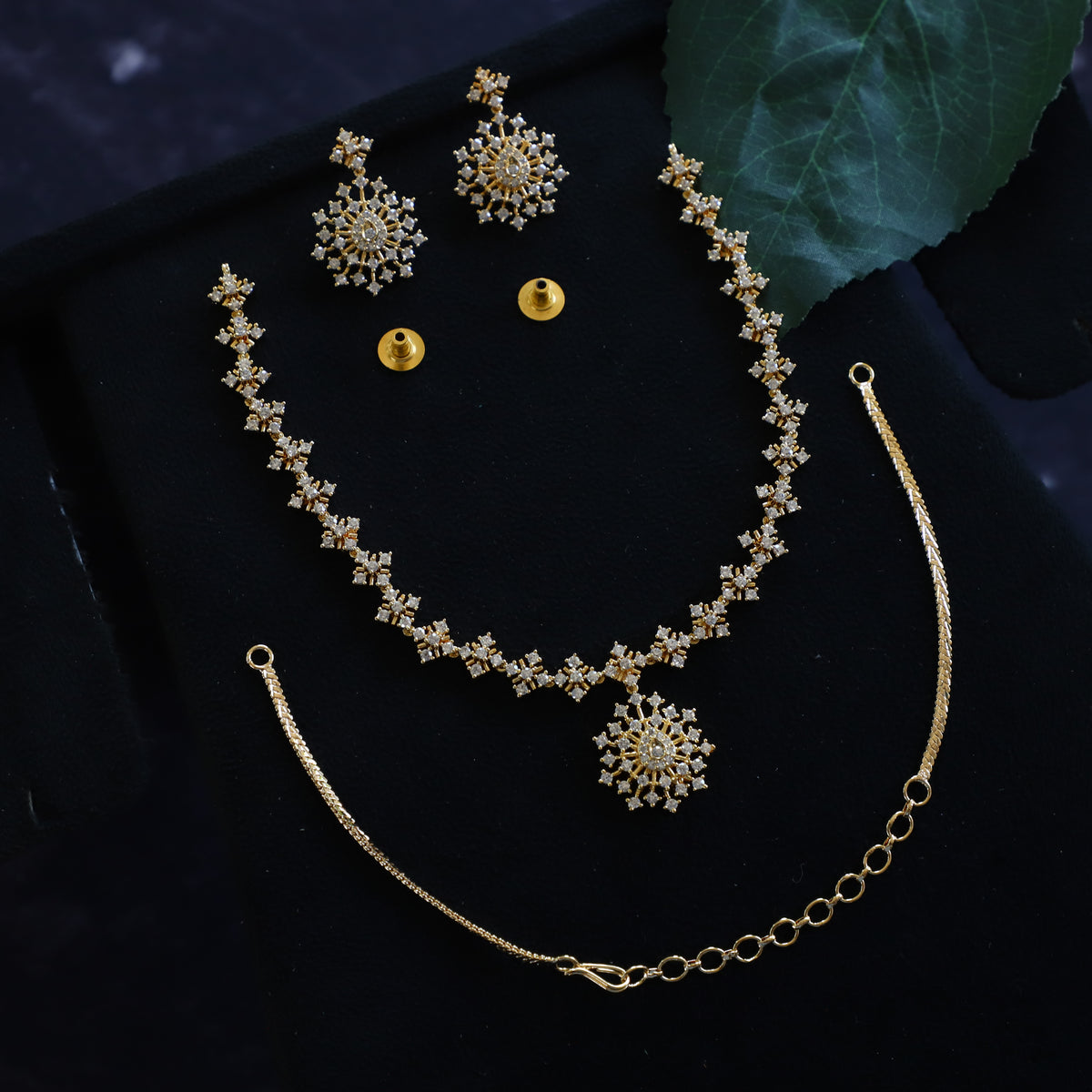 LUKE NECKPIECE