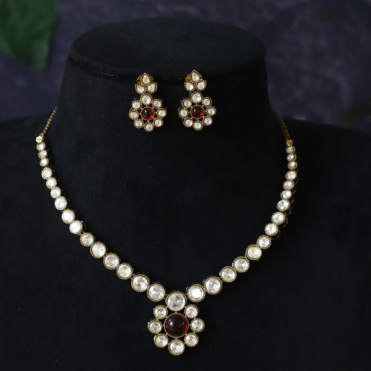 JAXON NECKPIECE