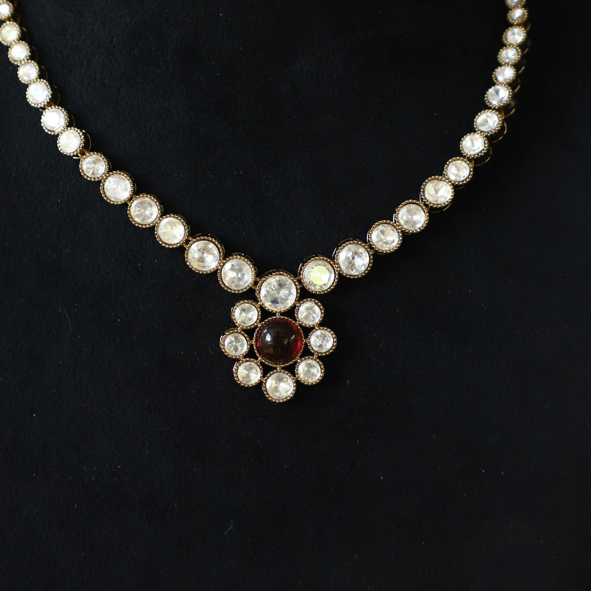 JAXON NECKPIECE