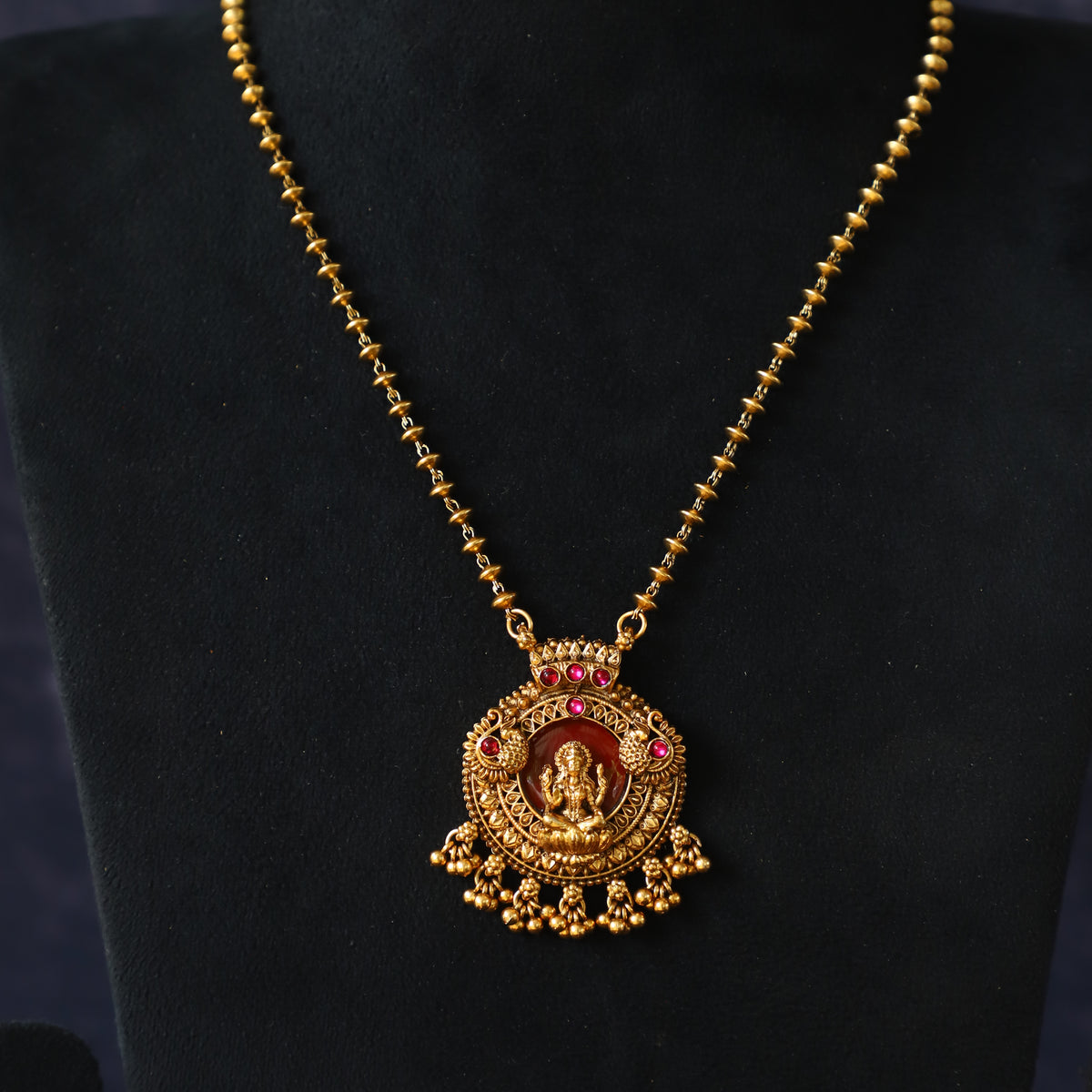MOLLY NECKPIECE