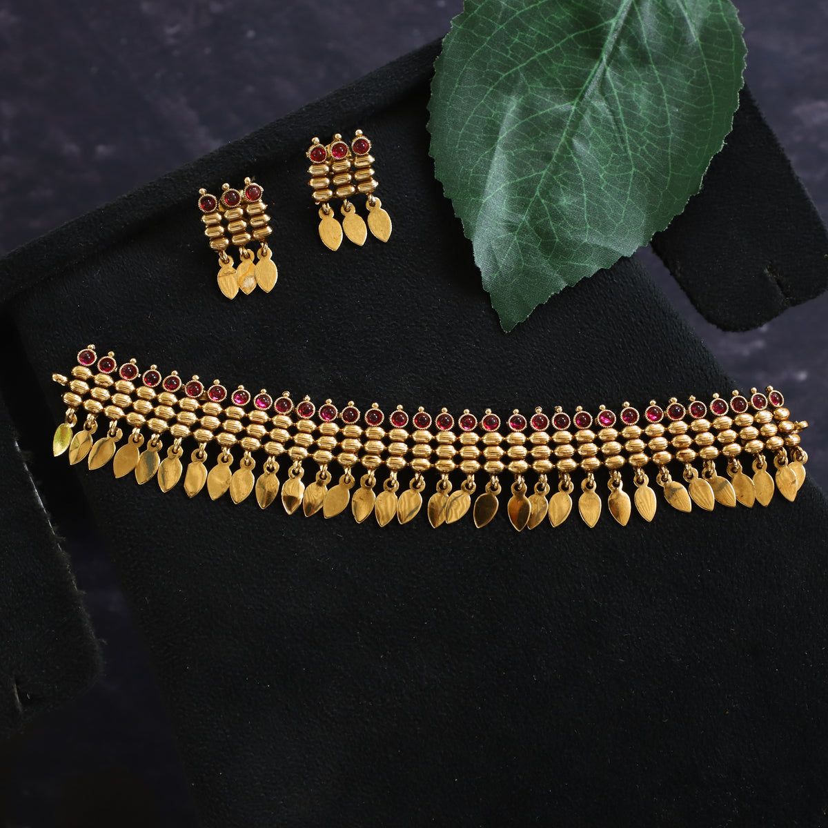 THEA NECKPIECE