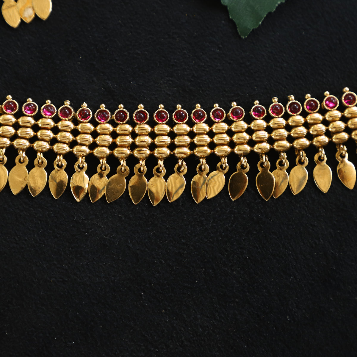 THEA NECKPIECE