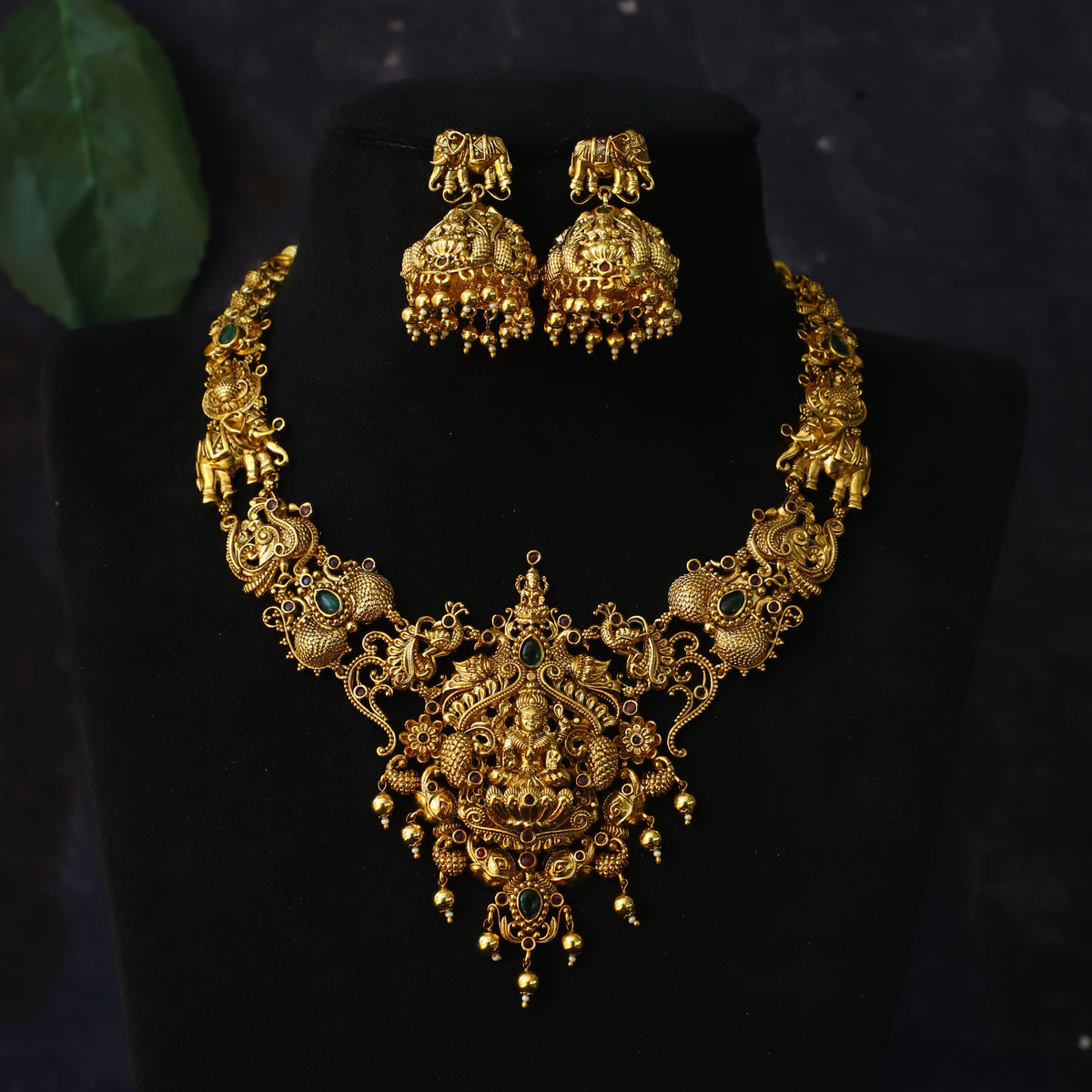 BHARGAVI NECKPIECE