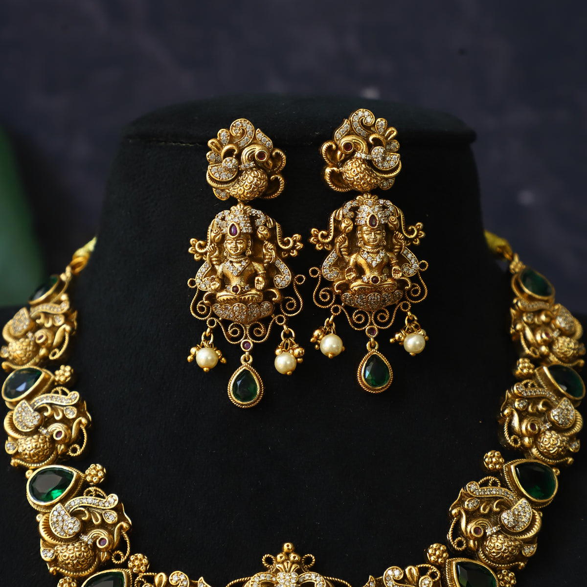 EMERALD DIAMOND NECKSET