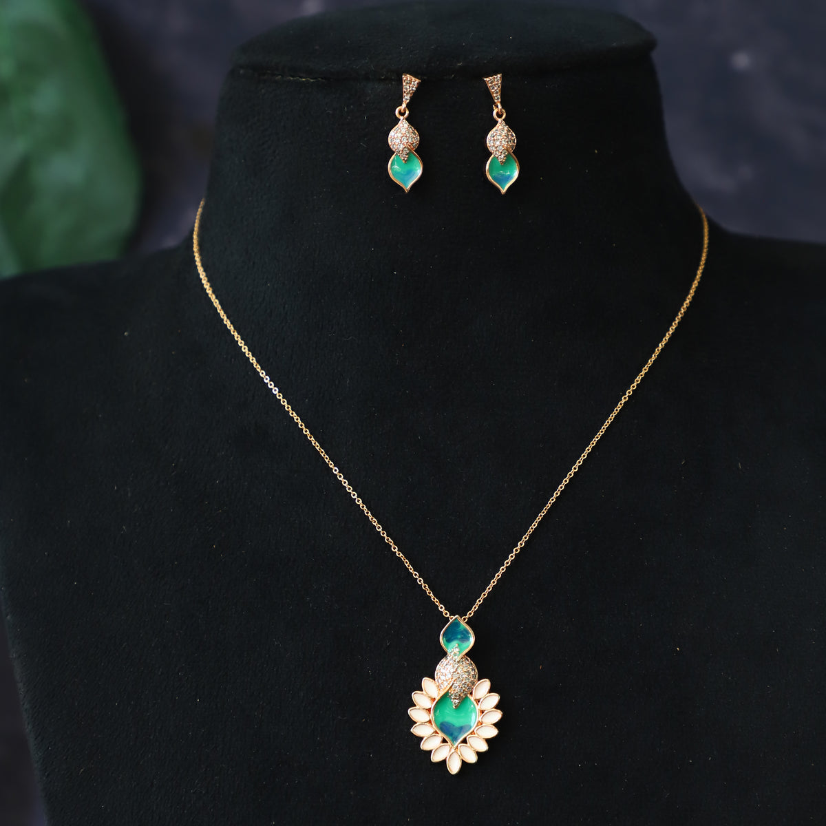 EMERALD CHAIN