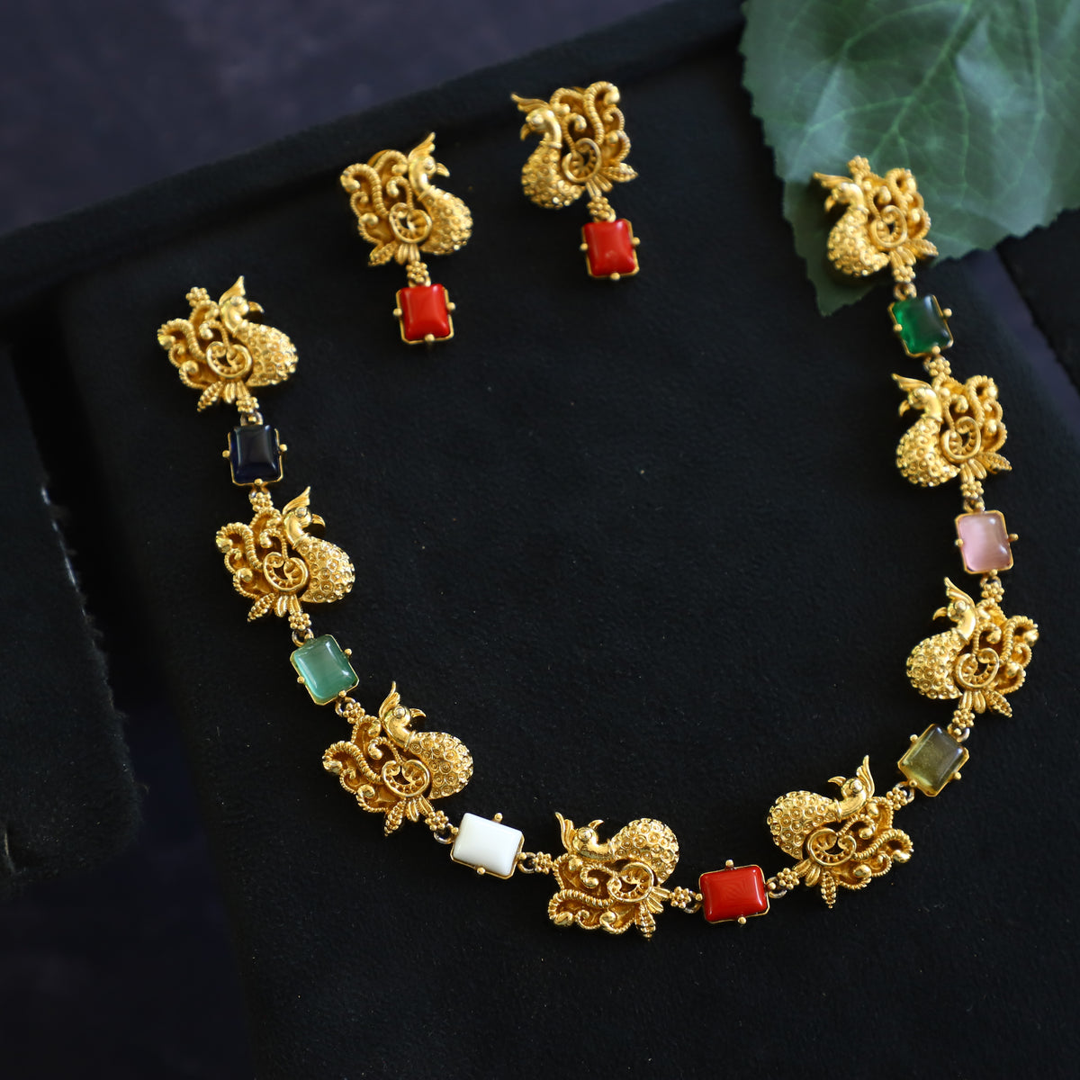 NAVARATHA TAYEER NECKPIECE