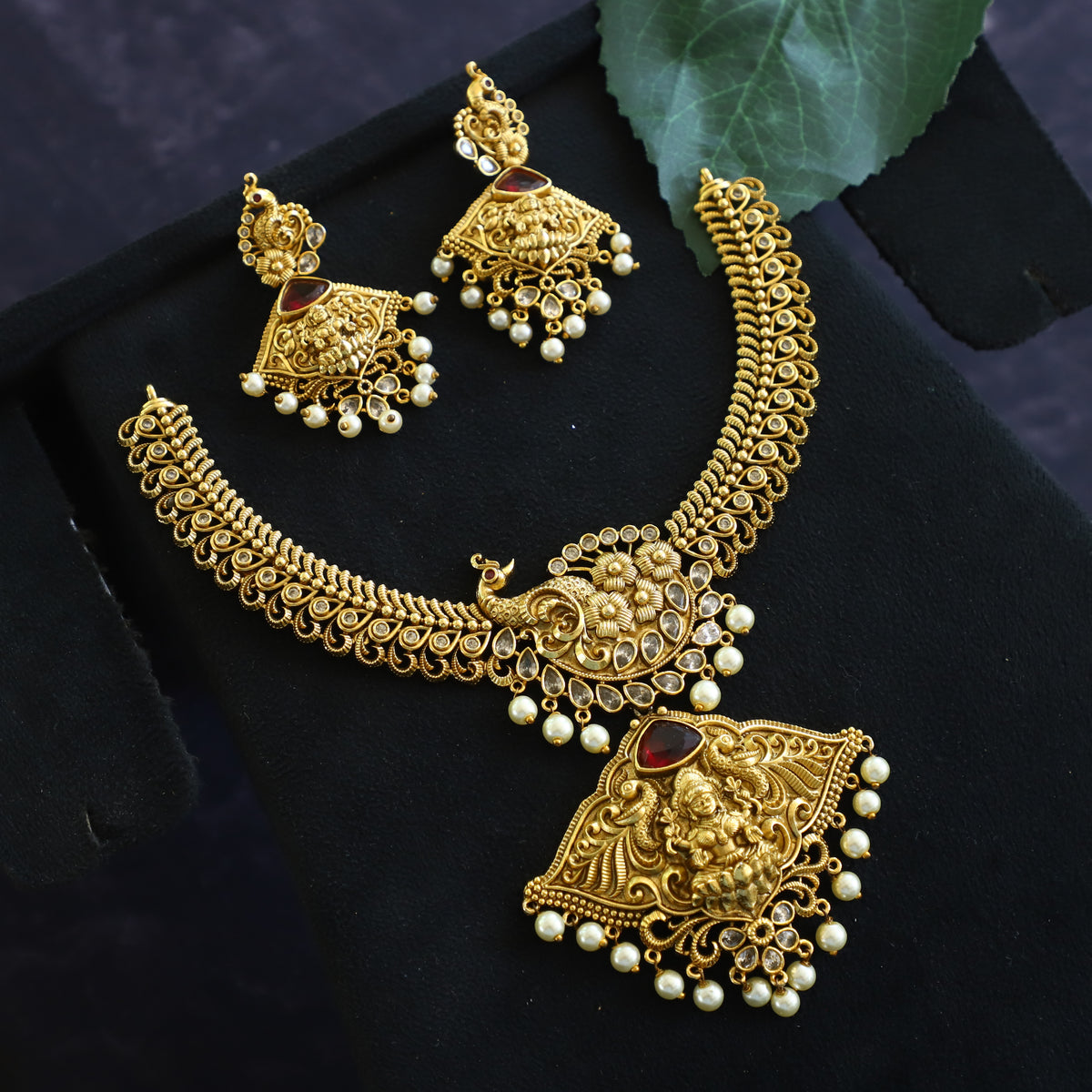 PEACOCK LAXI NECKPIECE