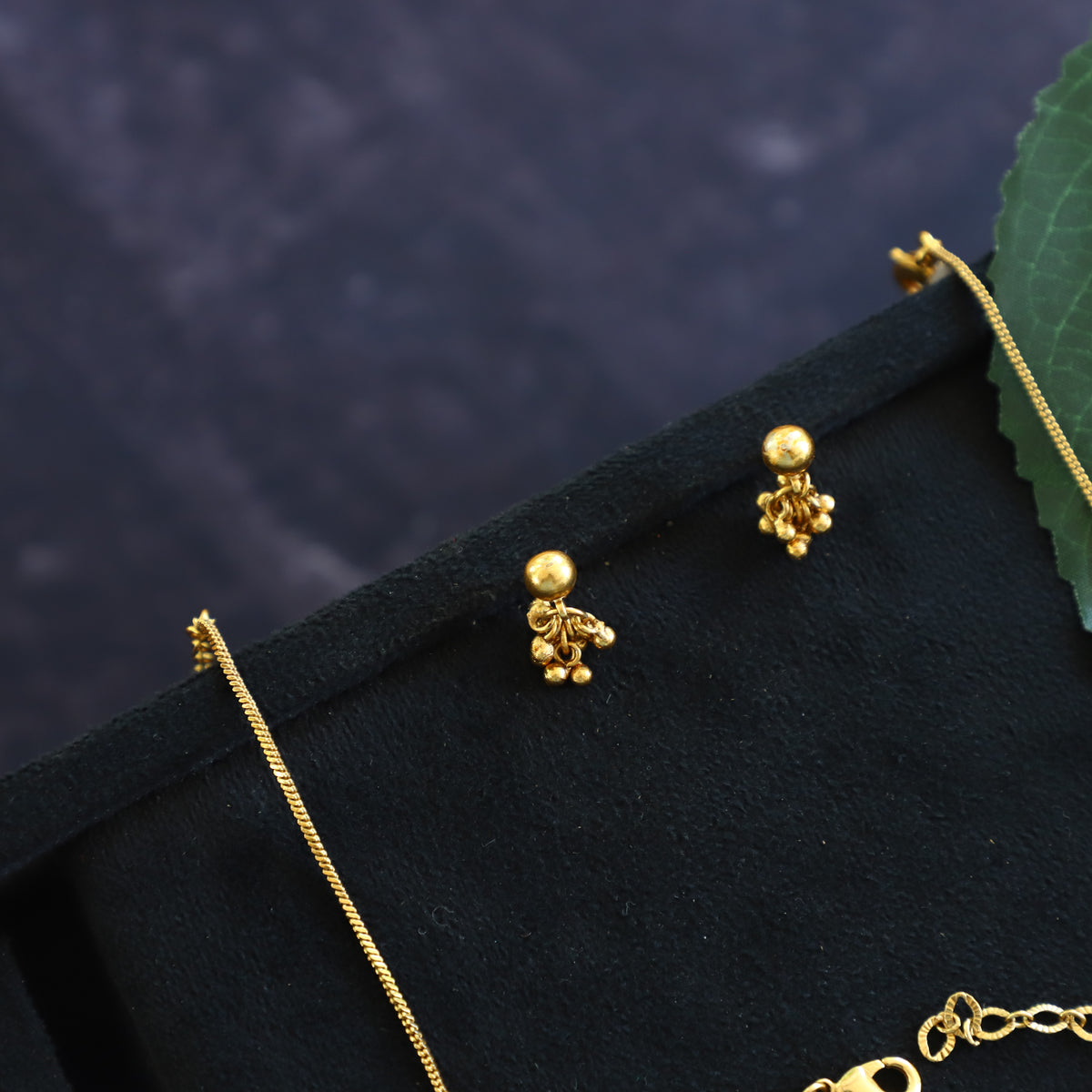 GRAYSON NECKPIECE