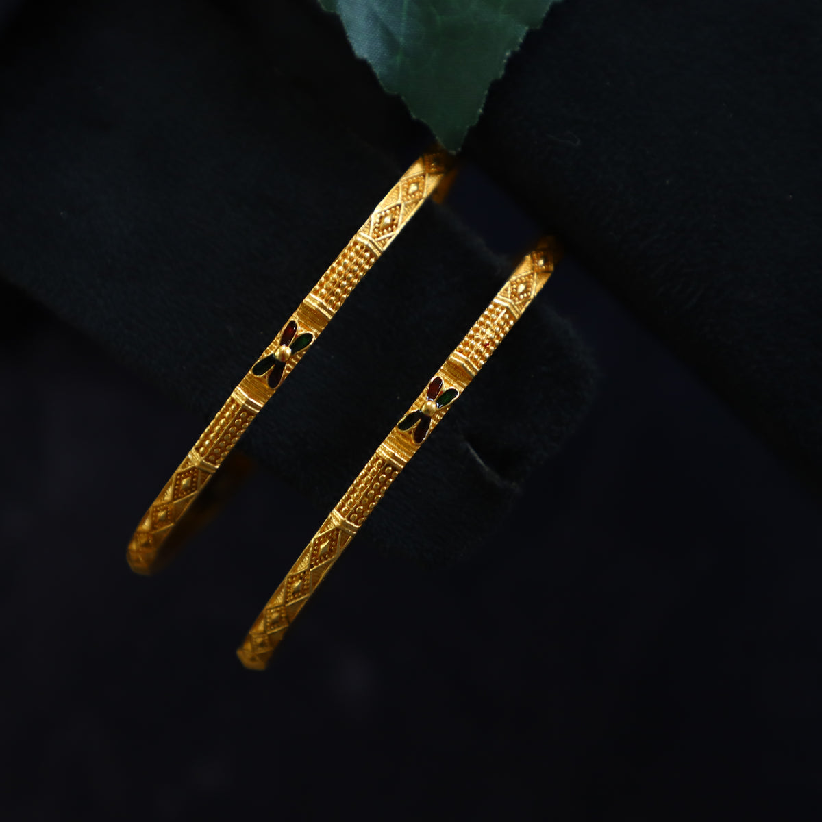 AVIRA BANGLE