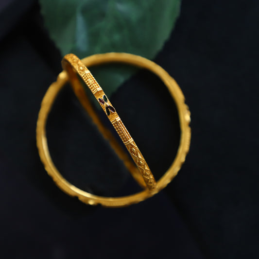 AVIRA BANGLE