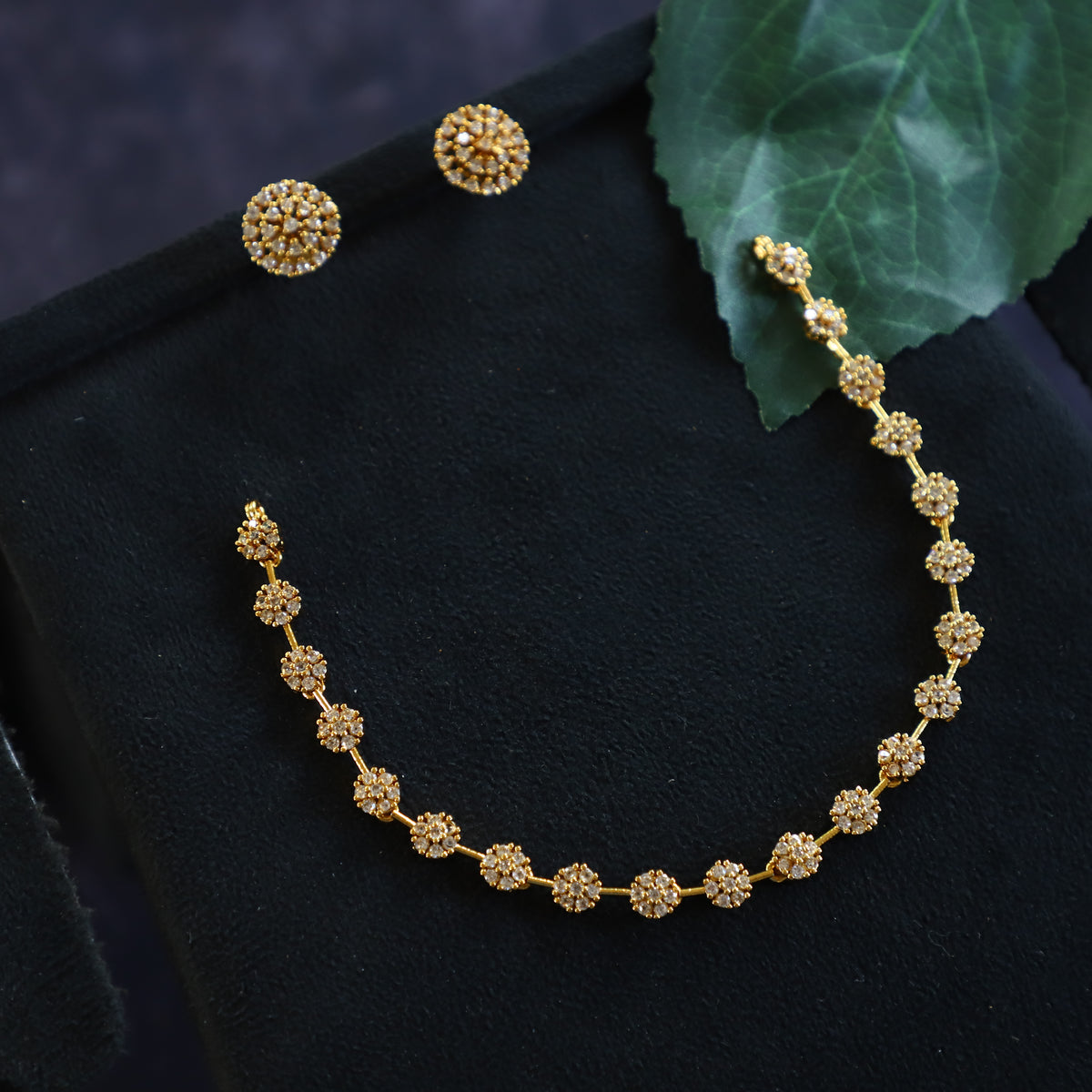 TINYA FLORAL NECKPIECE