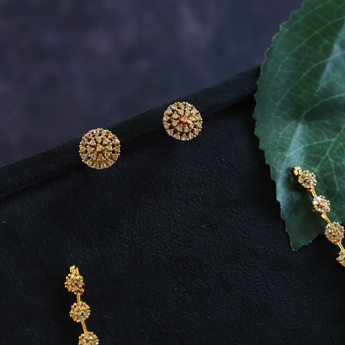 TINYA FLORAL NECKPIECE
