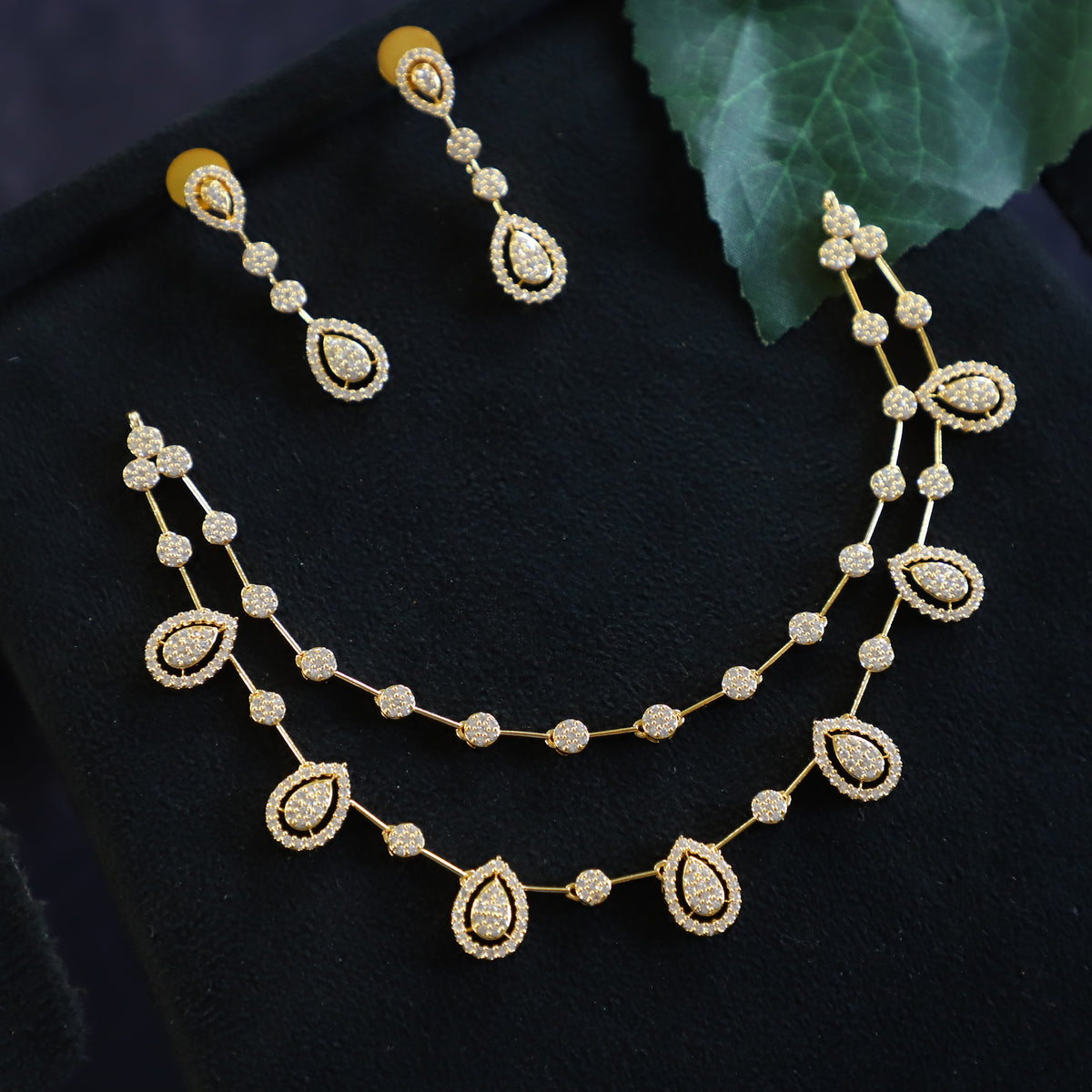 NAVYA NECKPIECE
