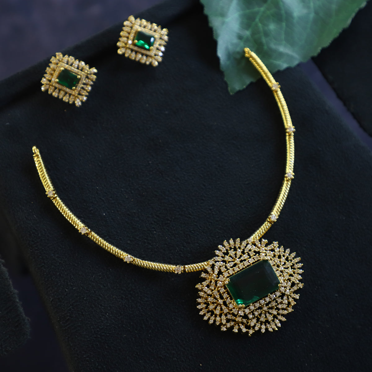 ESME NECKPIECE