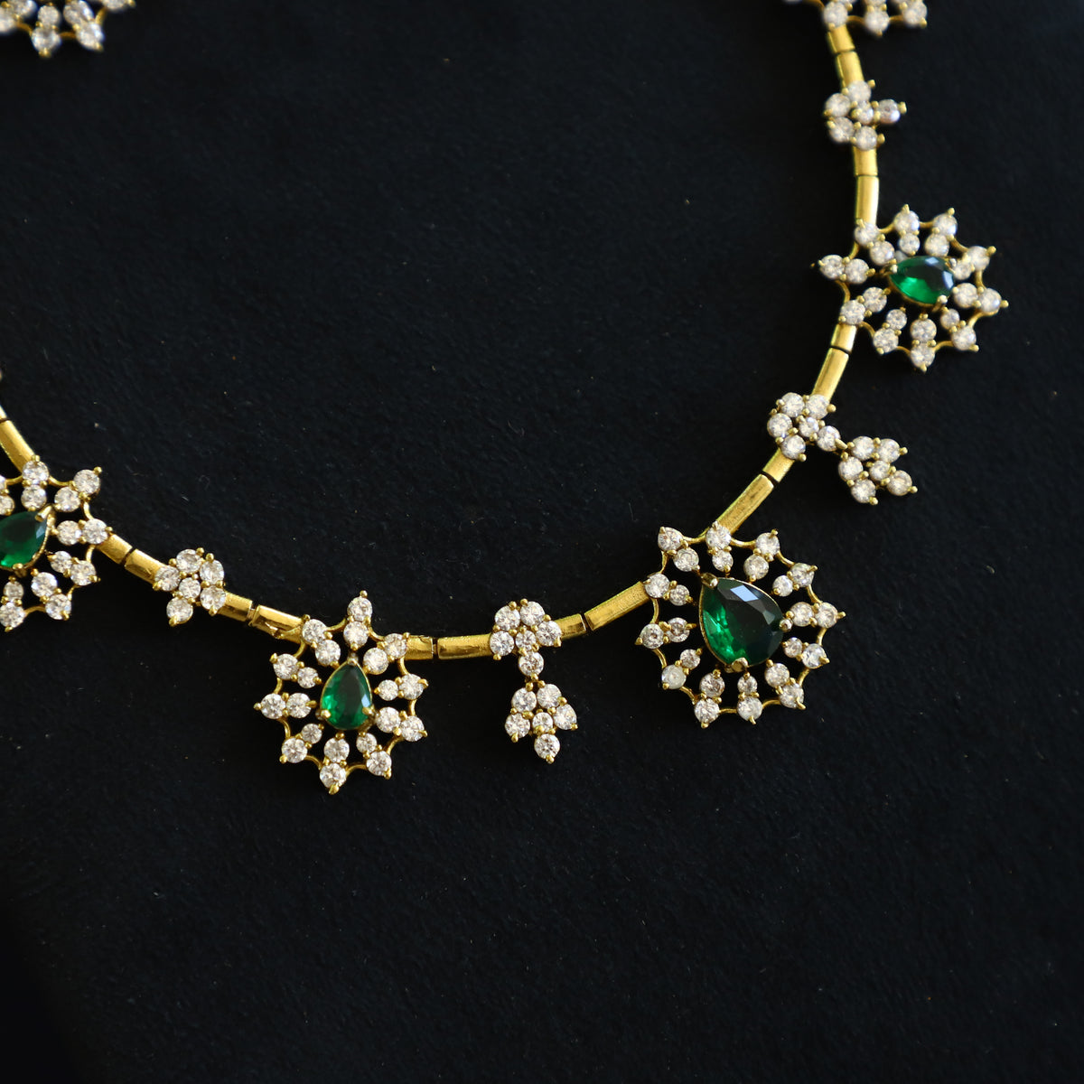 KAI NECKPIECE