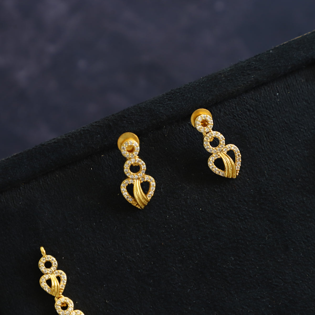 RAI NECKPIECE