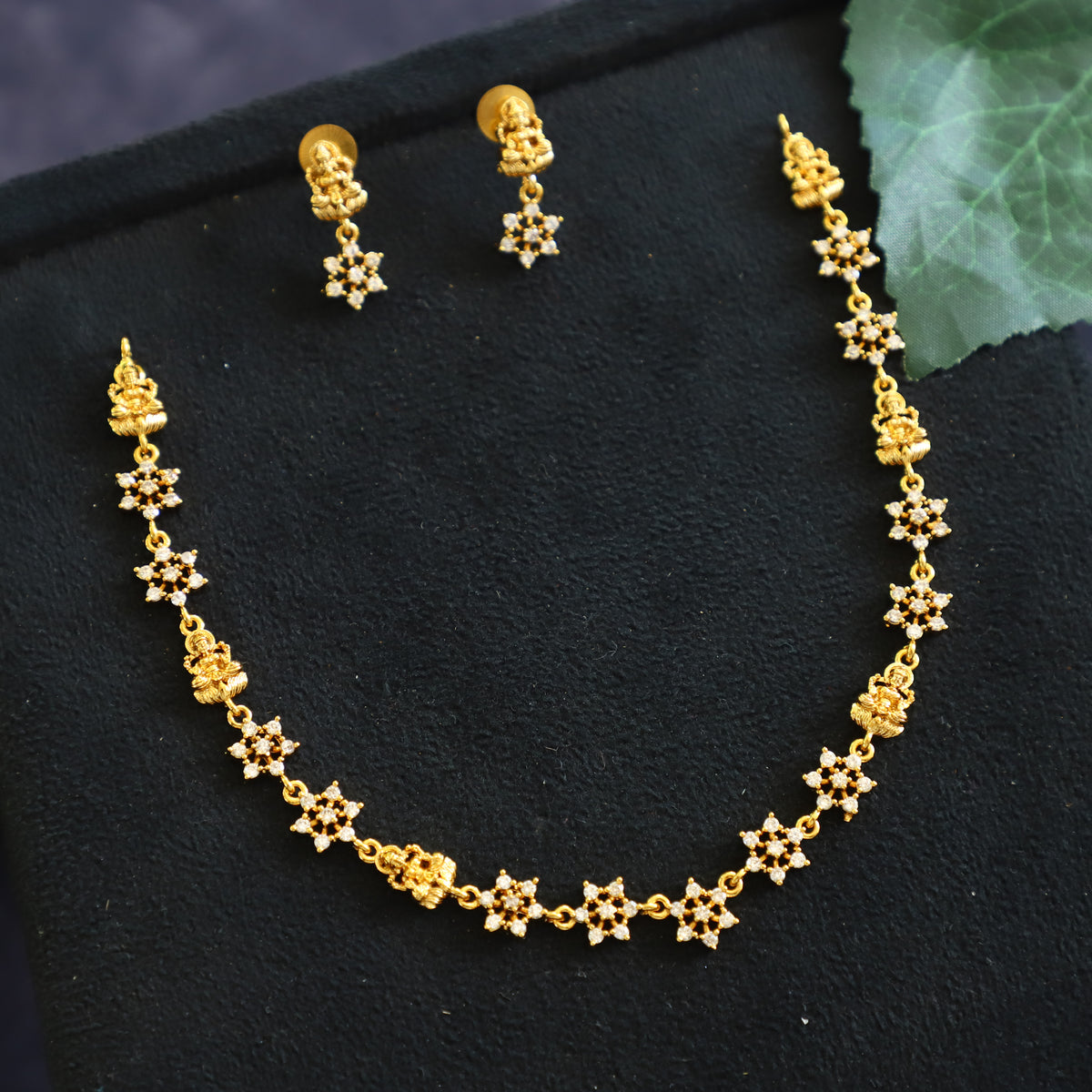 NAKASHA LAXI NECKPIECE