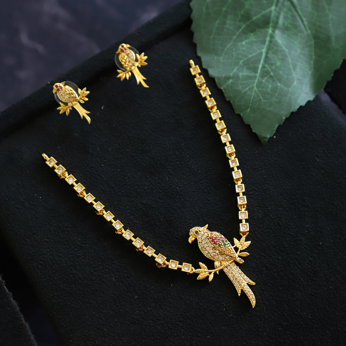 LAYLA NECKPIECE