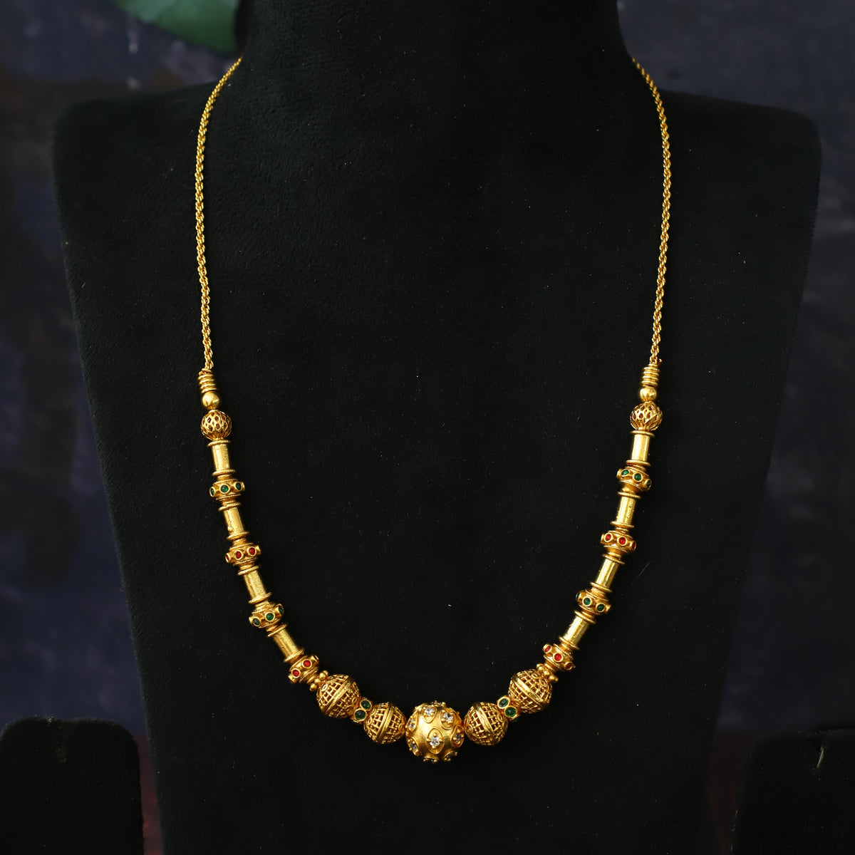 NELLIKAI NECKPIECE
