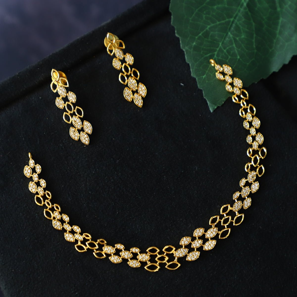 AJWAIN NECKPIECE