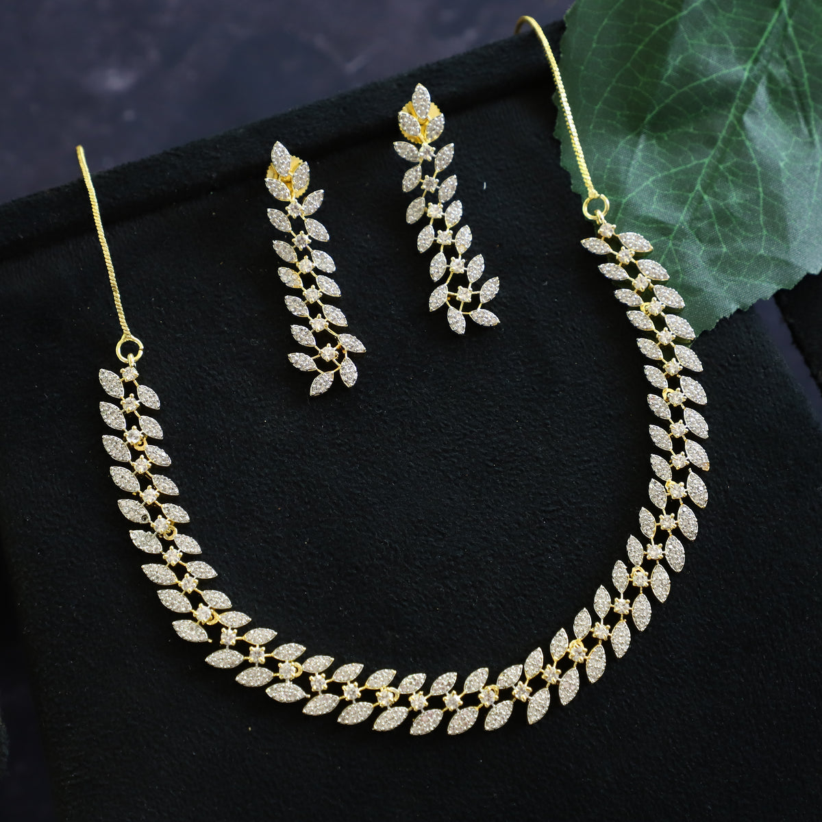 ARKWRIGHT NECKPIECE