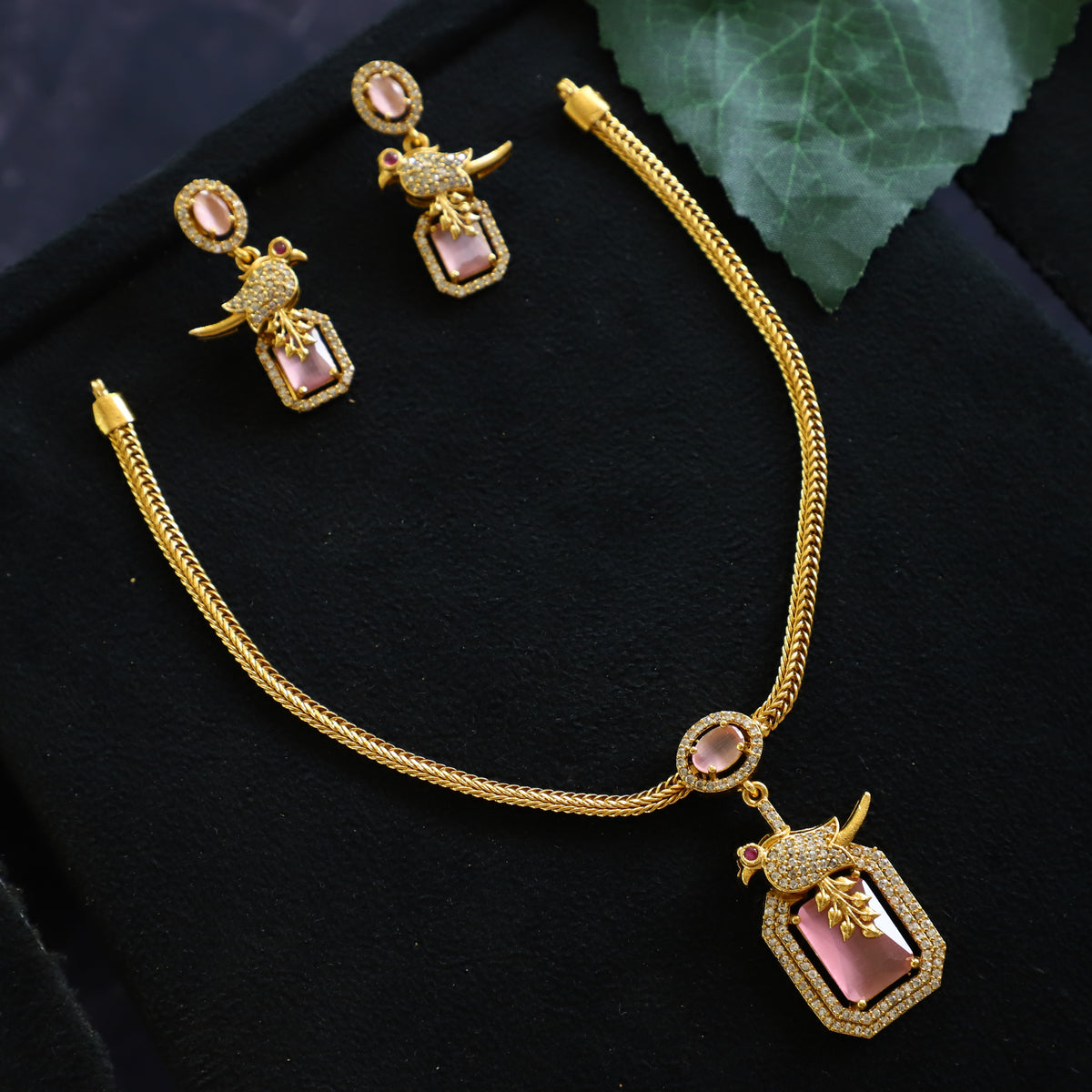 ''AUSTRI'' NECKPIECE