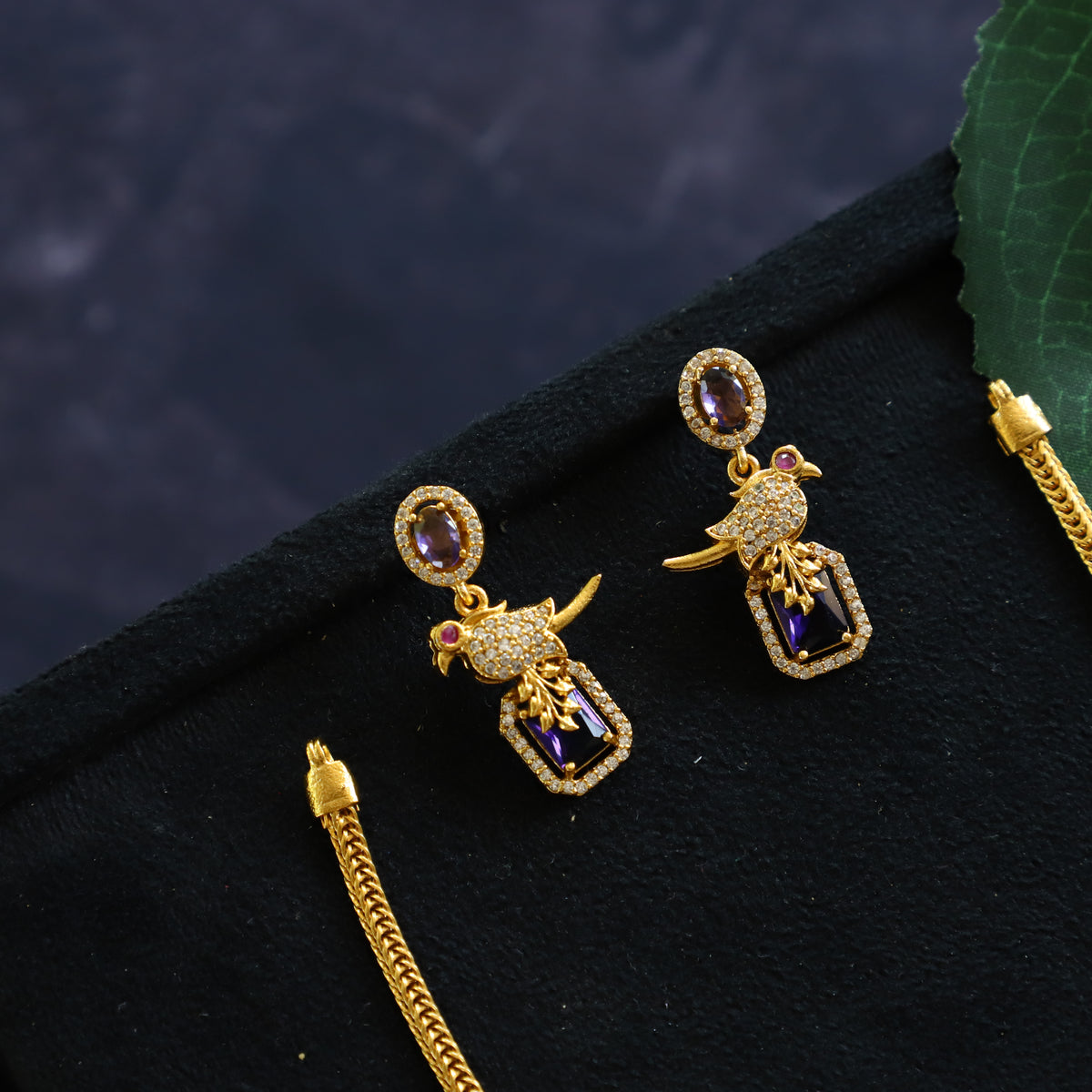 ''AUSTRI'' NECKPIECE