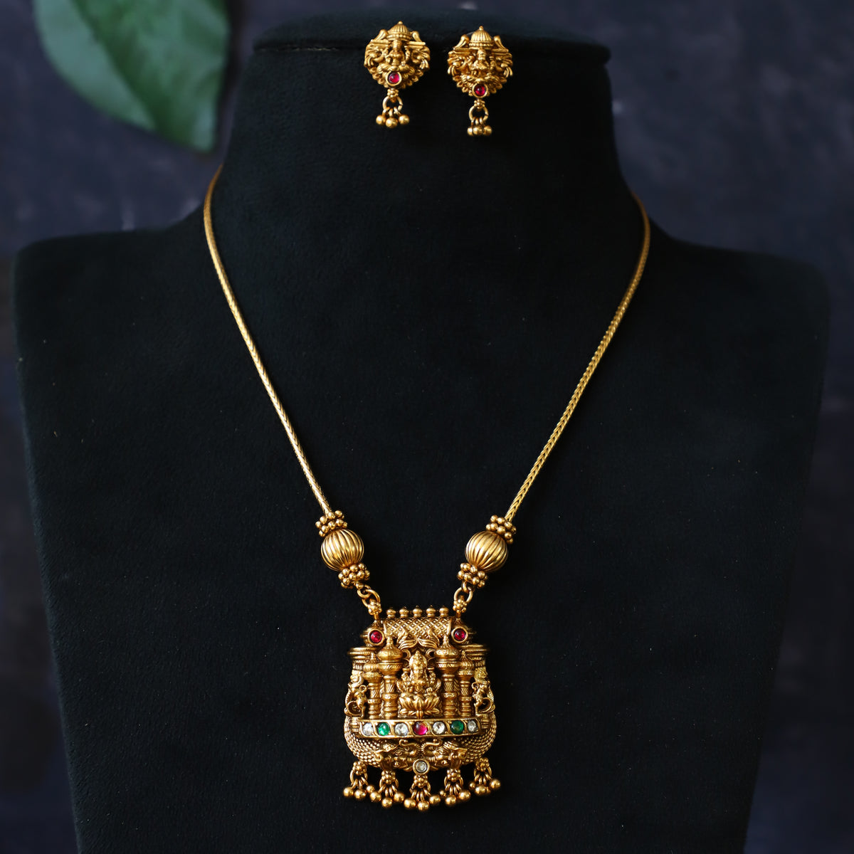 KITTEN NECKPIECE