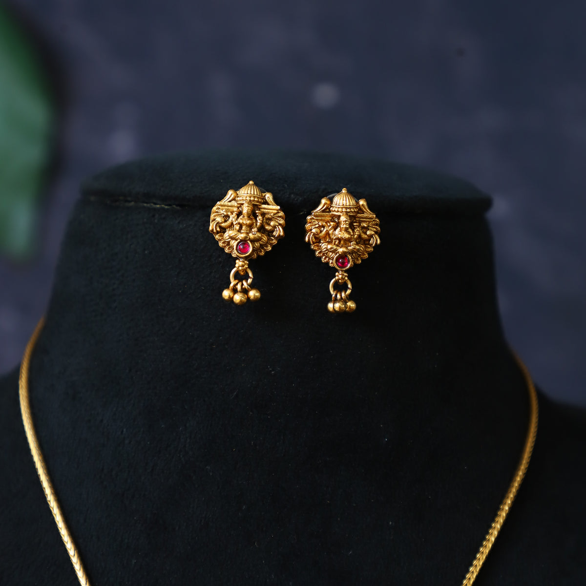 KITTEN NECKPIECE