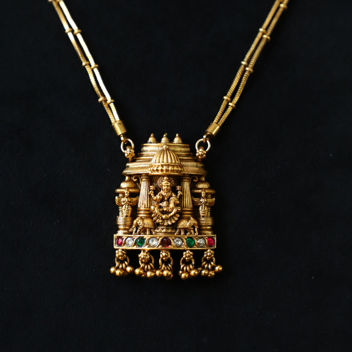 BULL NECKPIECE
