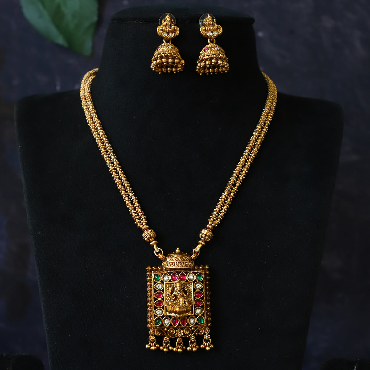 ANGUS NECKPIECE