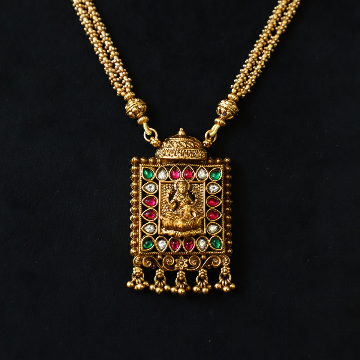 ANGUS NECKPIECE