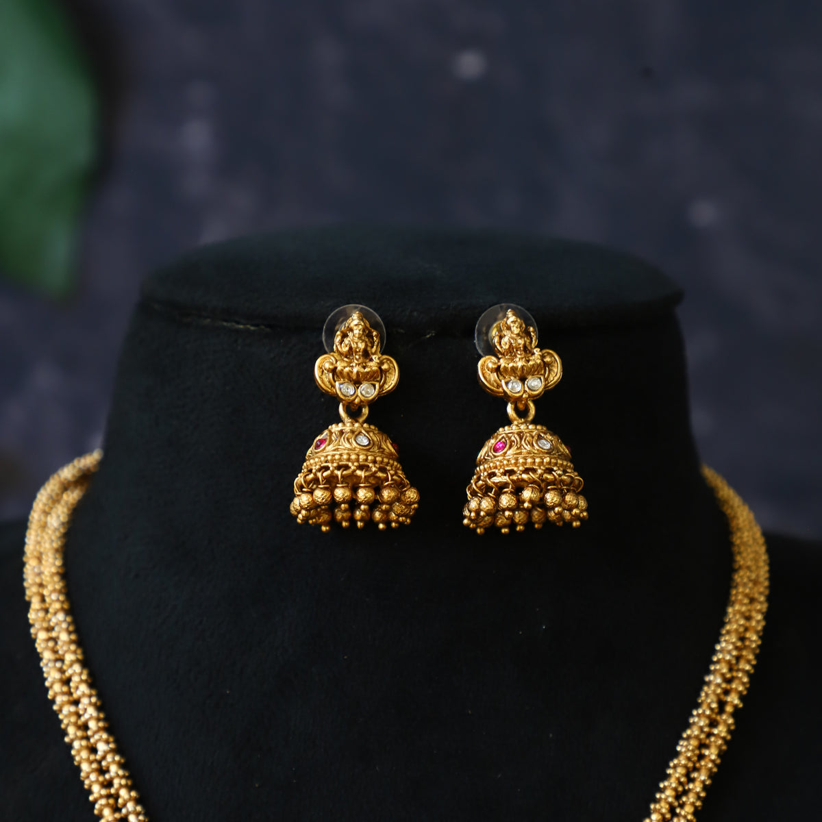 ANGUS NECKPIECE
