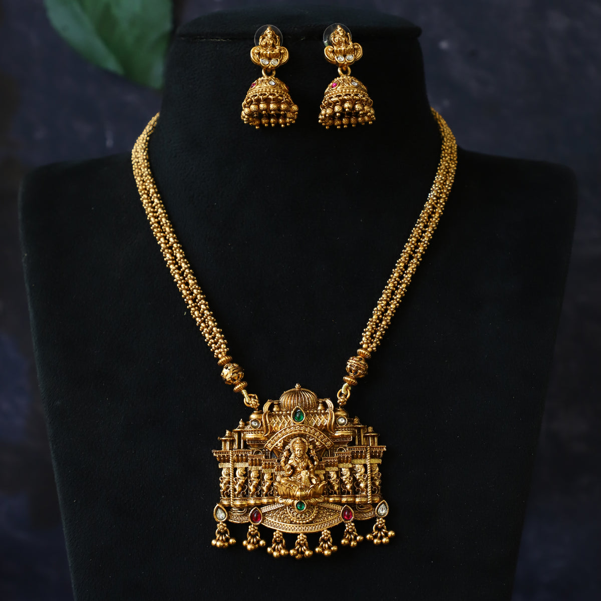 MEHAR NECKPIECE