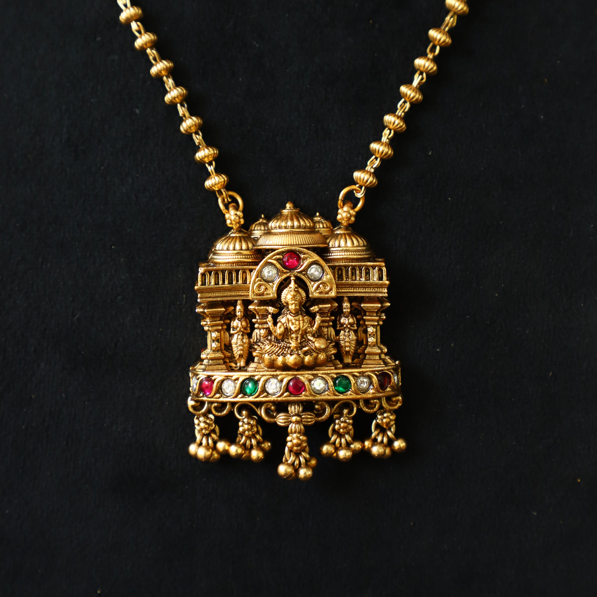 AARAV NECKPIECE