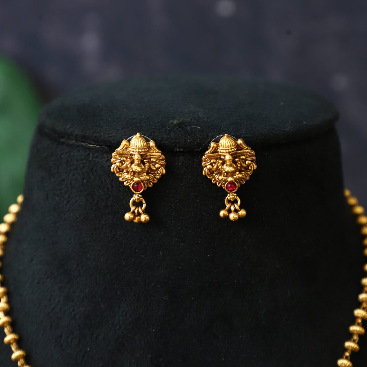 AARAV NECKPIECE