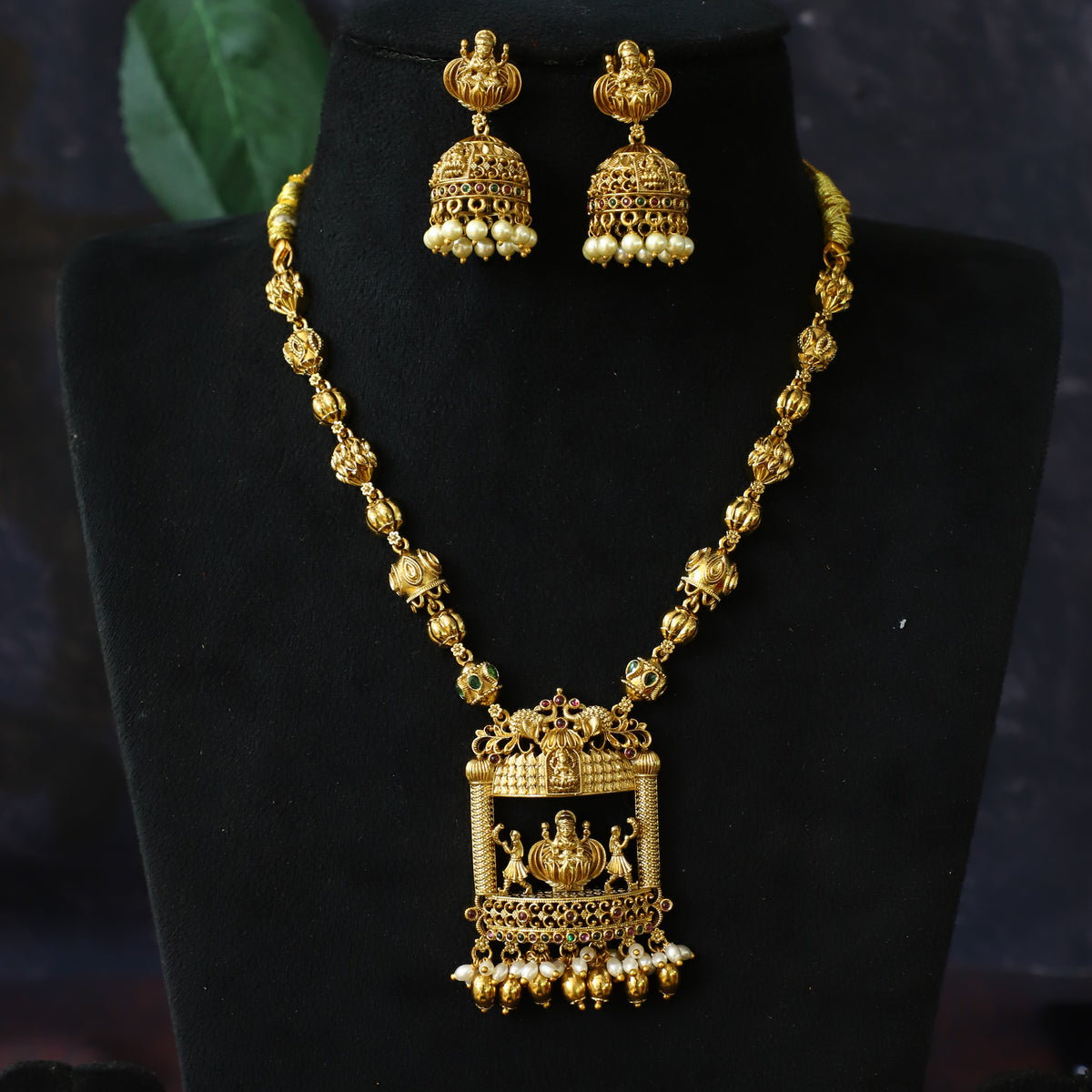 GRIN NECKPIECE