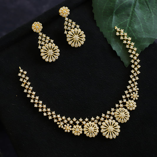 HIRAL NECKPIECE