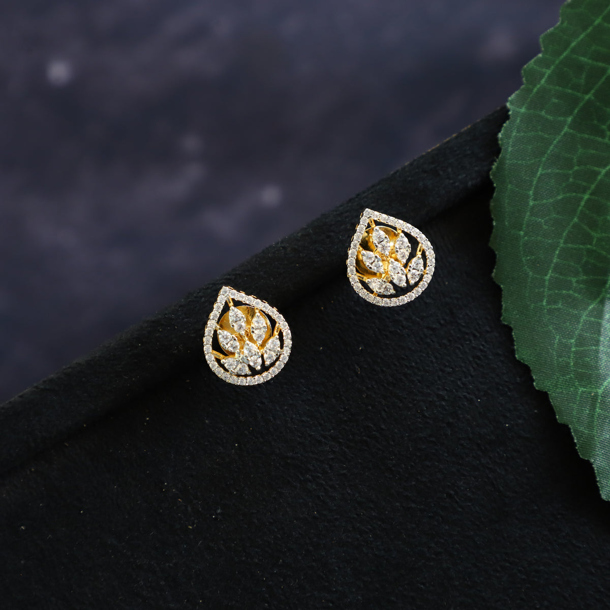 VAISHU EARRING