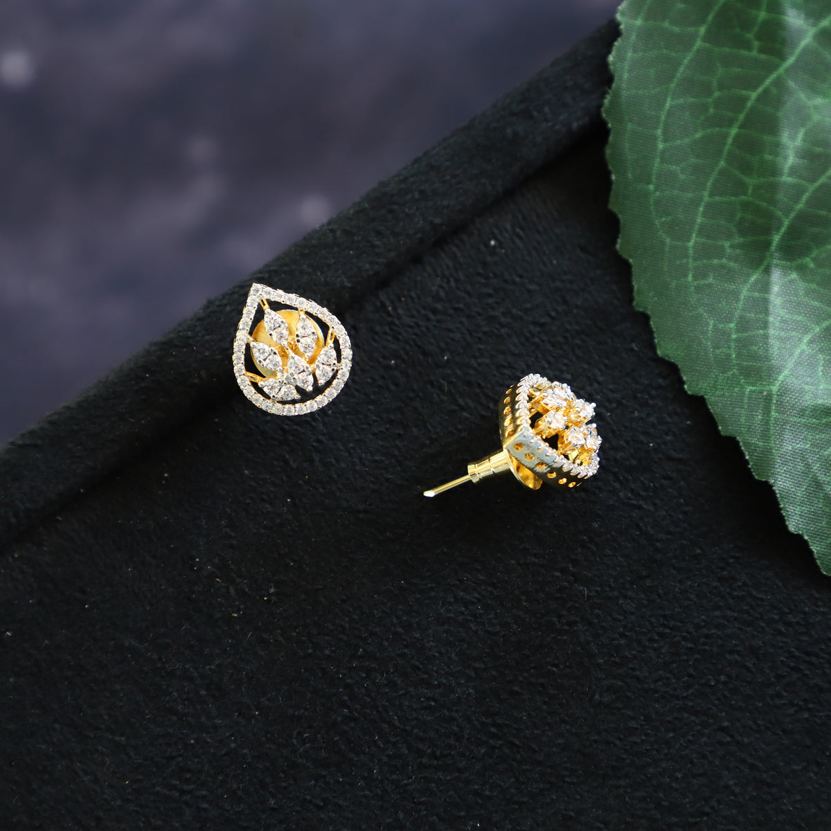 VAISHU EARRING