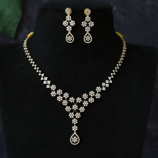 LAINEY NECKPIECE