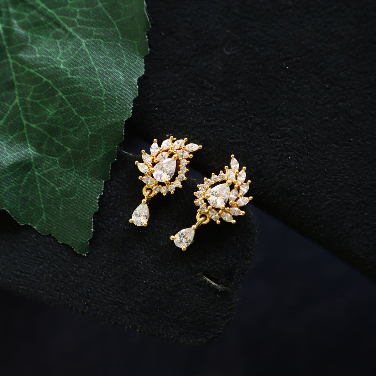 VISHU EARRING