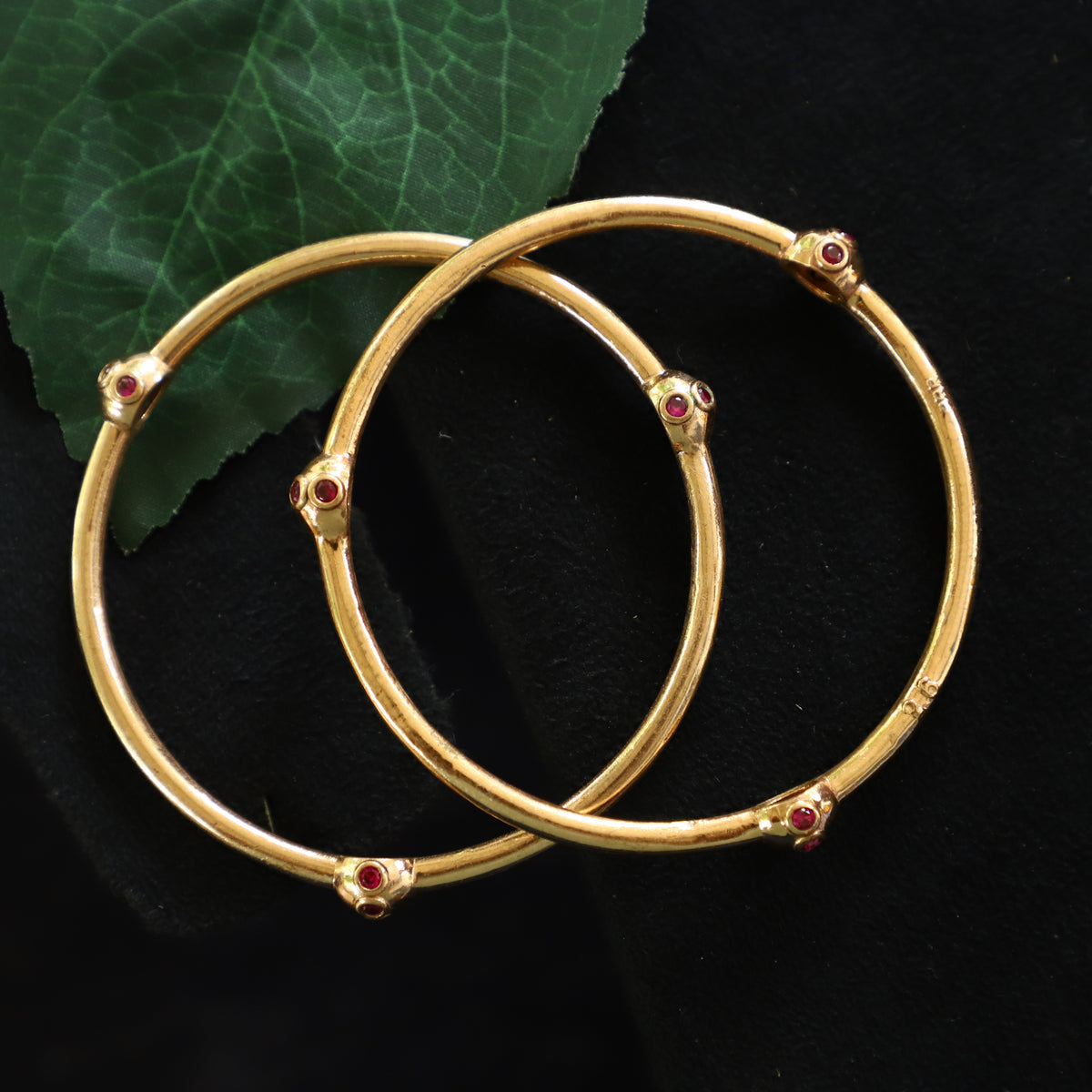 RUBINA BANGLE