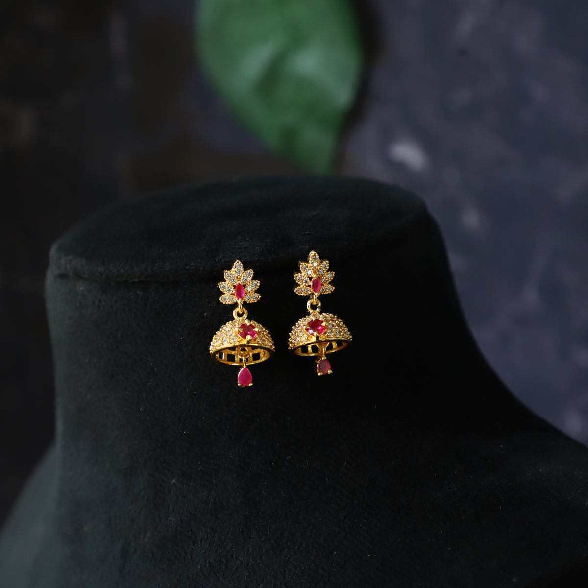 STOOP EARRING
