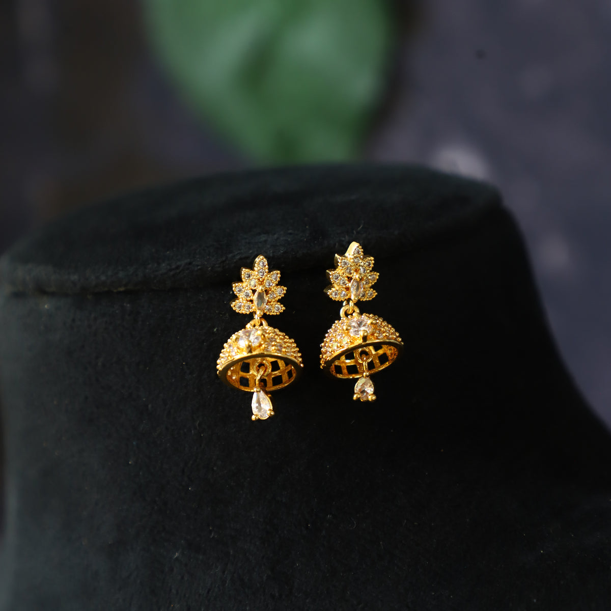 STOOP EARRING