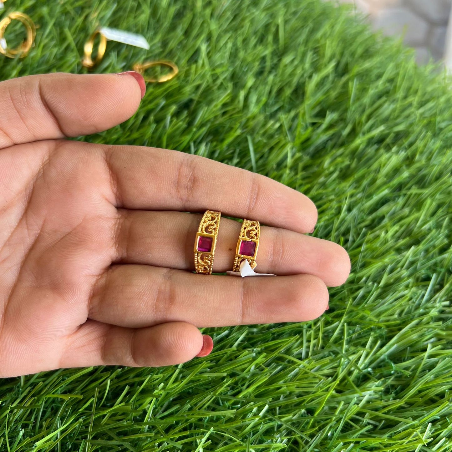 Unique design toe ring with ruby stone