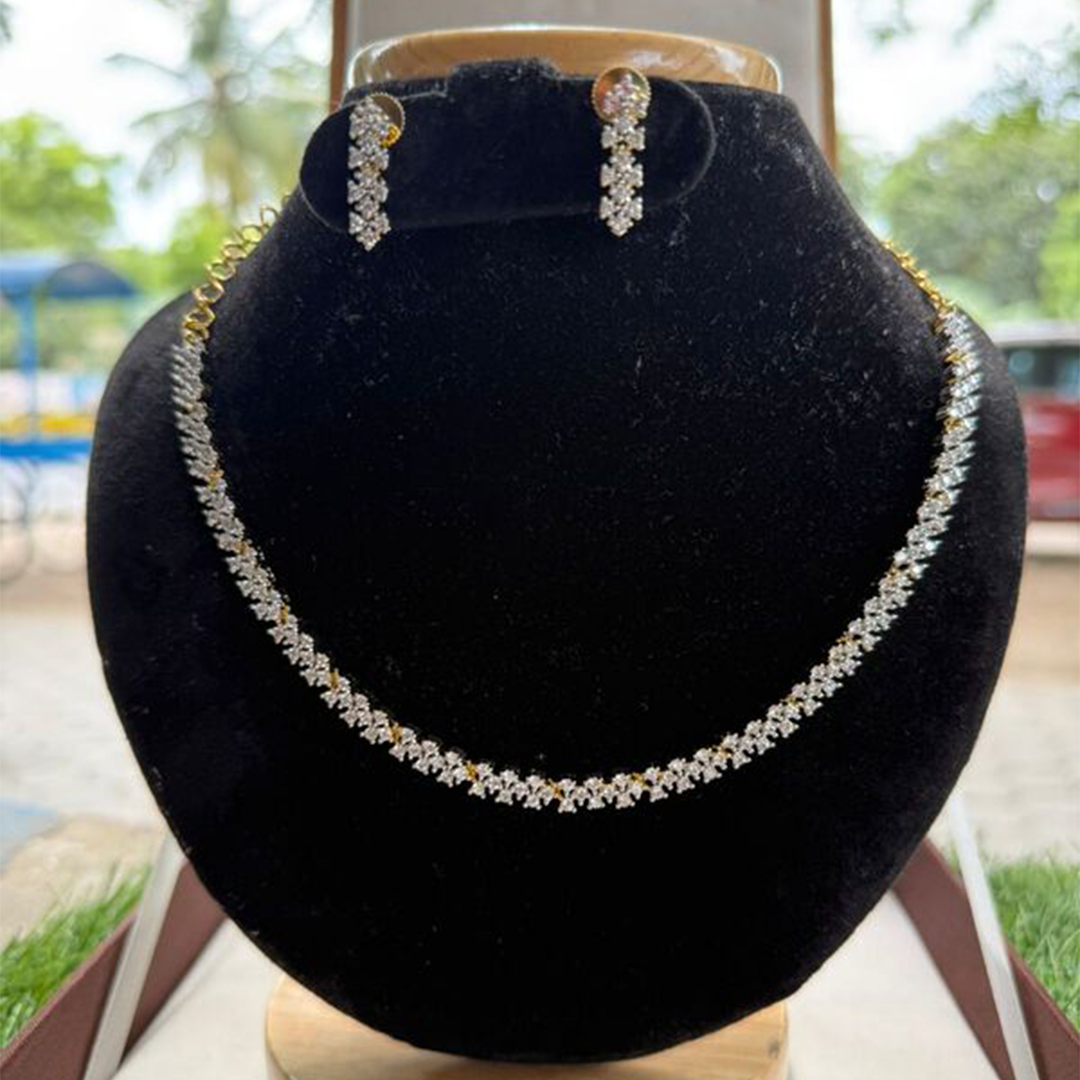Simple Diamond Neckpiece