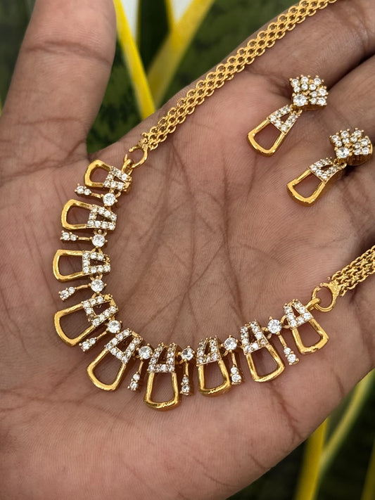 FINLEY NECKPIECE