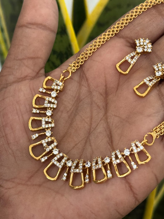 FINLEY NECKPIECE